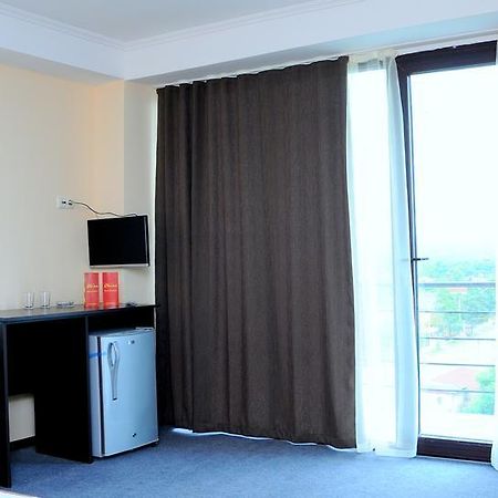 Hôtel Shine In Kobuleti Extérieur photo